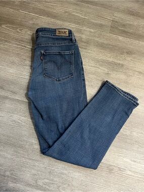 Woman’s Straight Leg Levi Jeans Size US8